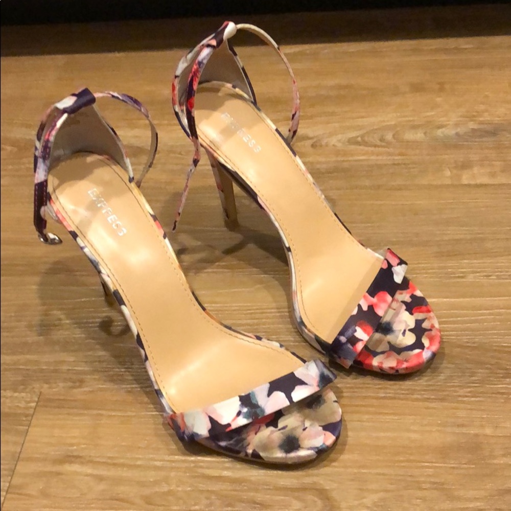 Ankle strap heels in floral satin